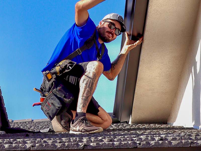 Installing-Gutters-Lake-Washington-WA